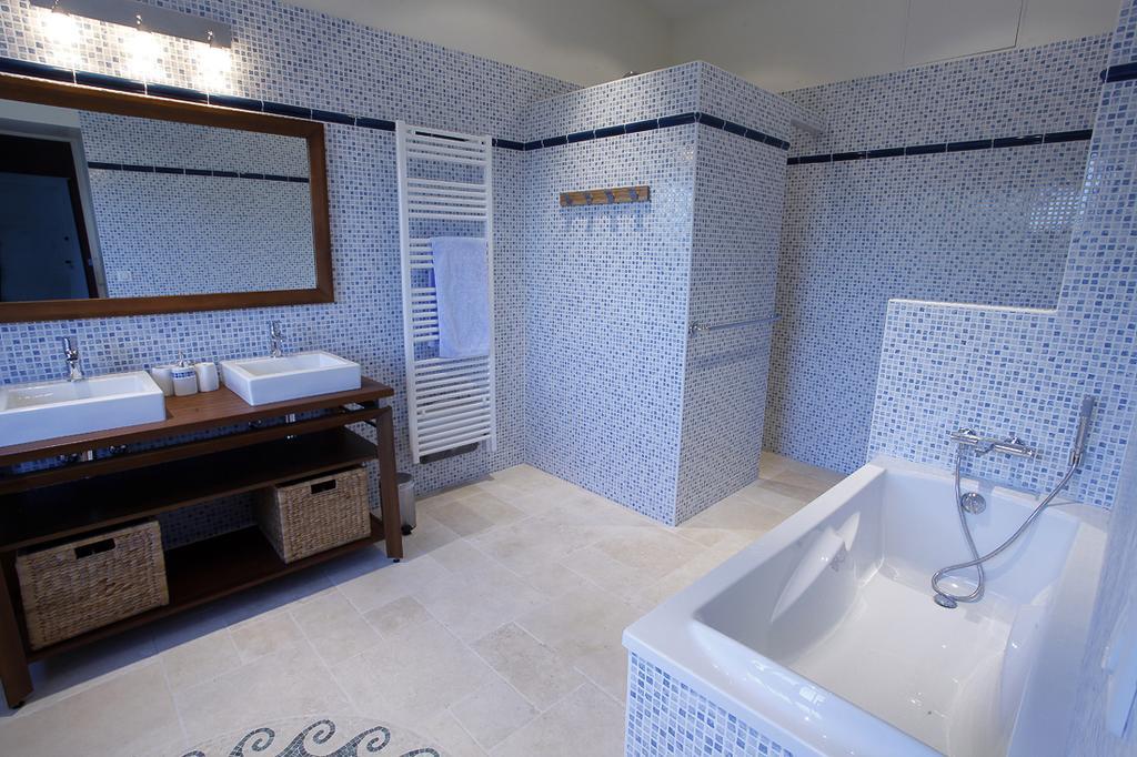 Domaine De Lamassas Bed & Breakfast Hautefage-la-Tour Ruang foto