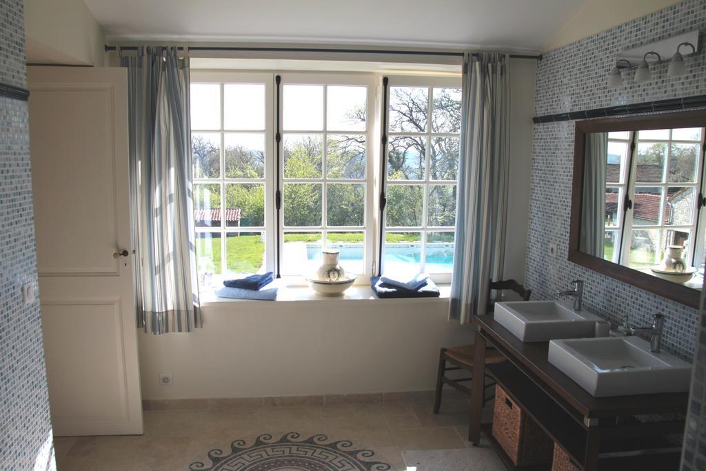 Domaine De Lamassas Bed & Breakfast Hautefage-la-Tour Ruang foto